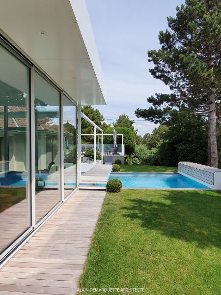 jardin et piscine moderne